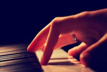 篮球教练发布在线训练视频，鼓励球迷保持锻炼